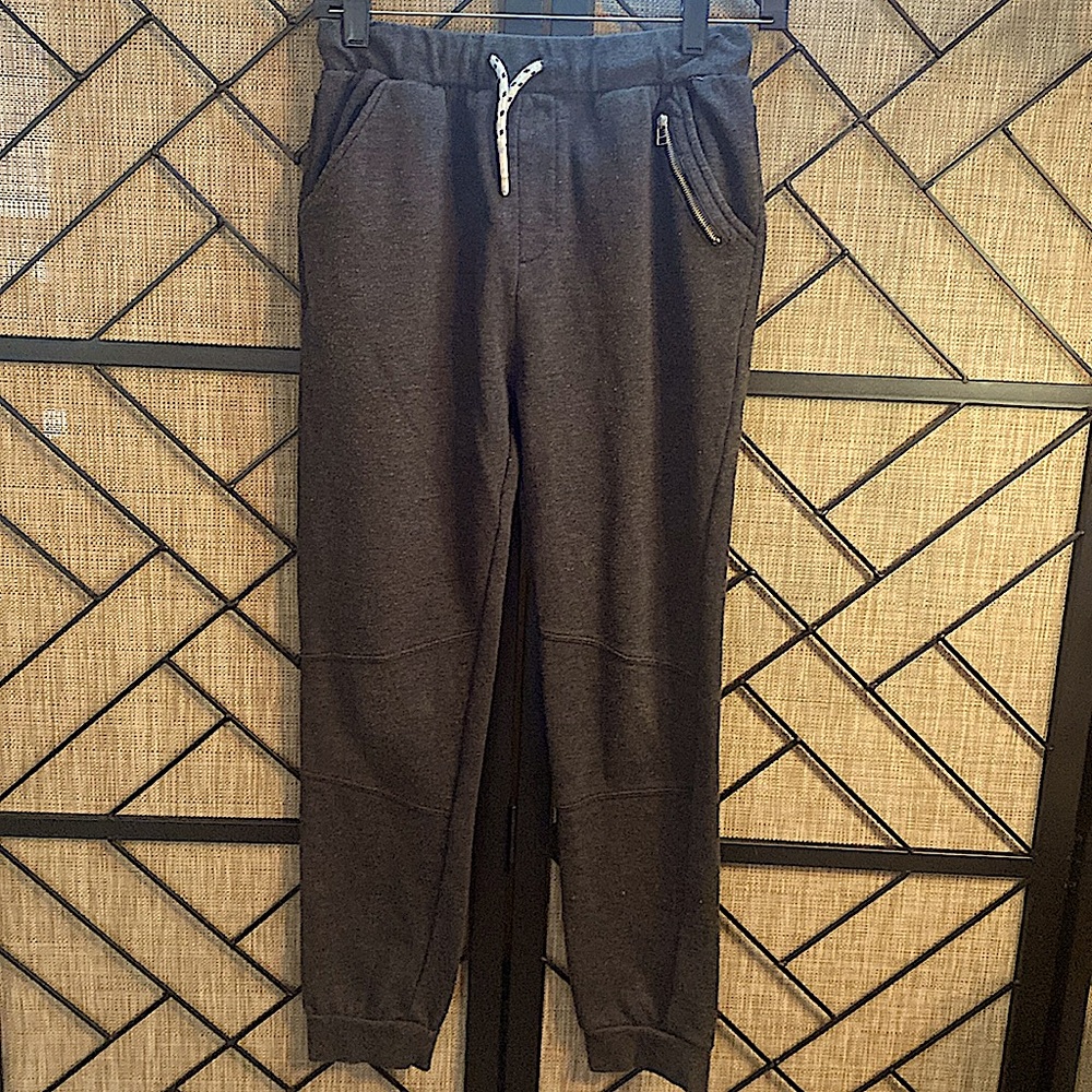 GENTLY USED SOVEREIGN CODES YOUTH BOYS SIZE 14-16 BLACK SWEATPANTS